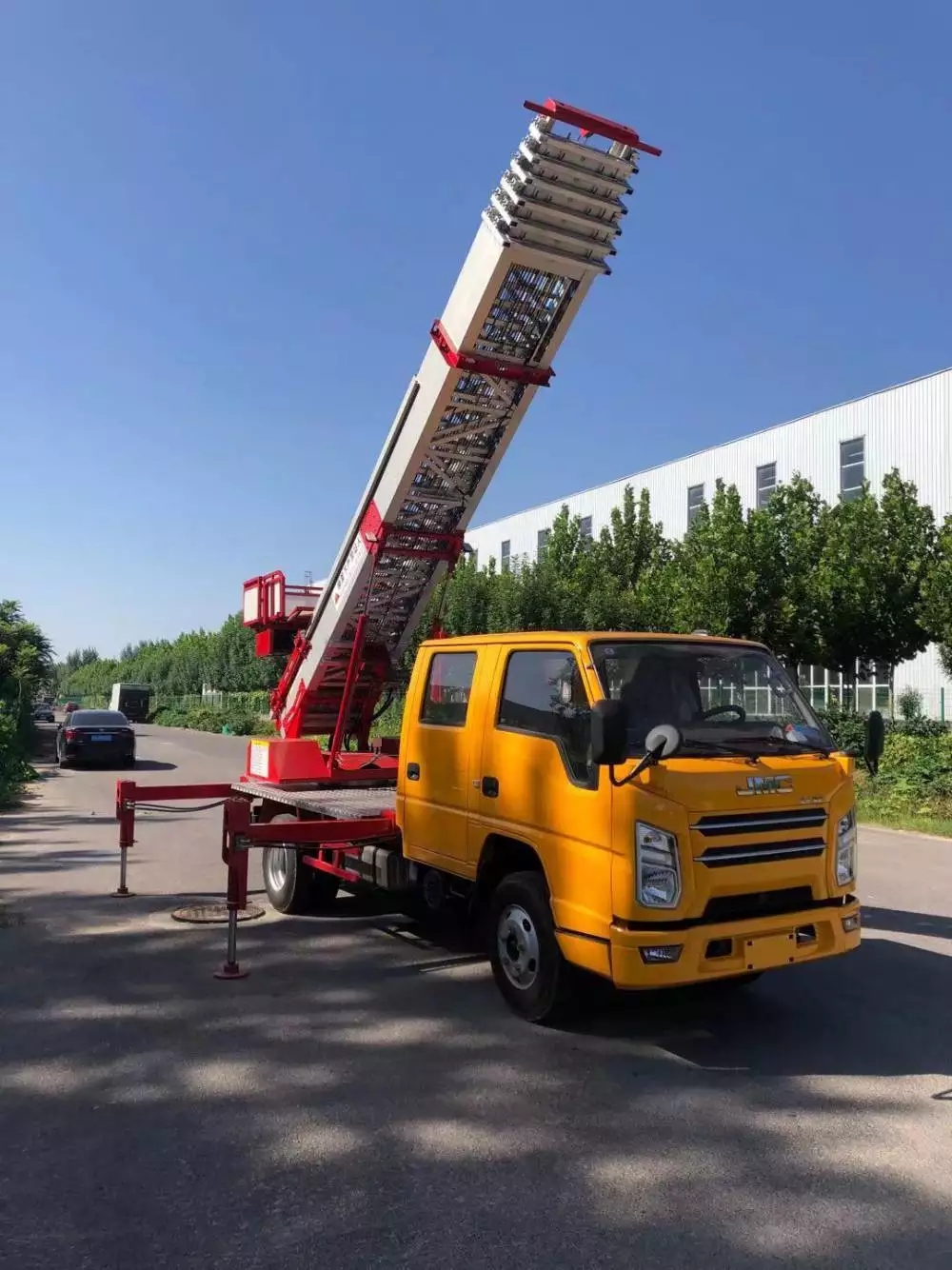 凯里附近的云梯车出租服务：轻松解决高空作业需求