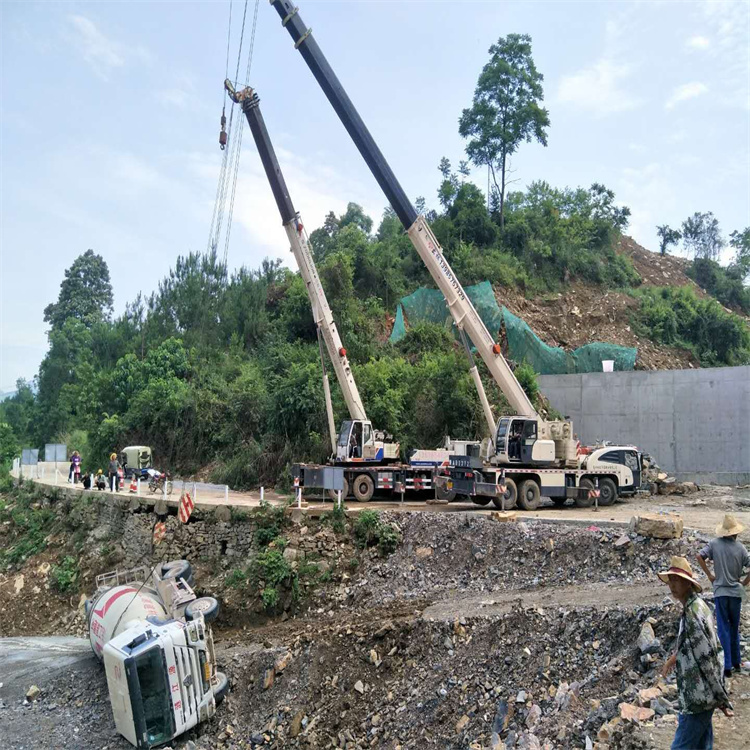 凯里汽车掉沟里叫吊车救援要多少钱